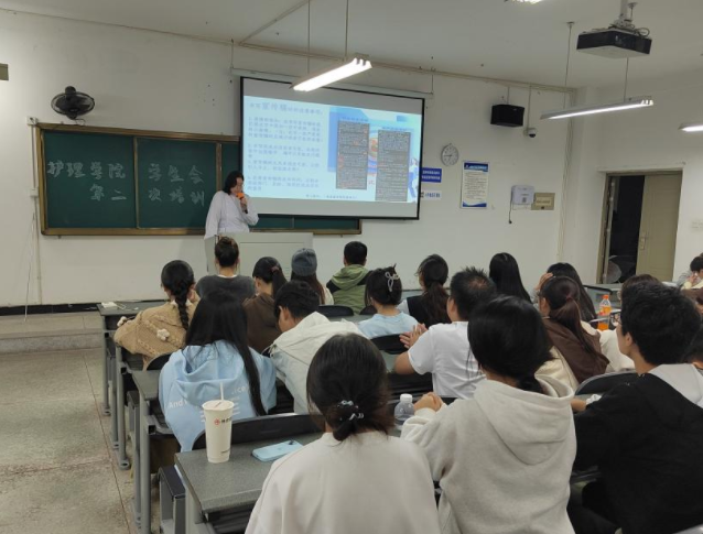 一手抓核心素质既让学生有接受智能时代新科技挑战的才能