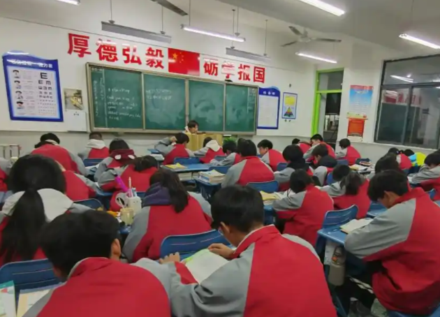 课程群组让学生在自主选择主动参与中充沛开发自己的潜能