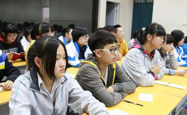 家长与周边居民暴露出教育规划与城市发展顶层设计衔接的短板 家长与周边居民暴露出教育规划与城市发展顶层设计衔接的短板