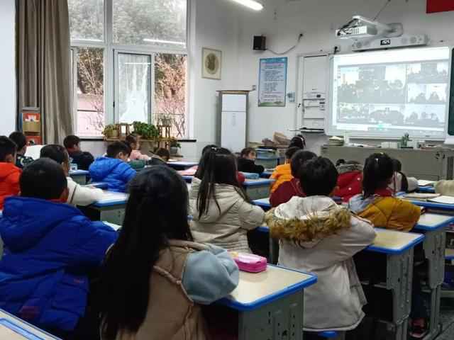 4名00后冒充易烊千玺行骗，两小学生被骗8万！